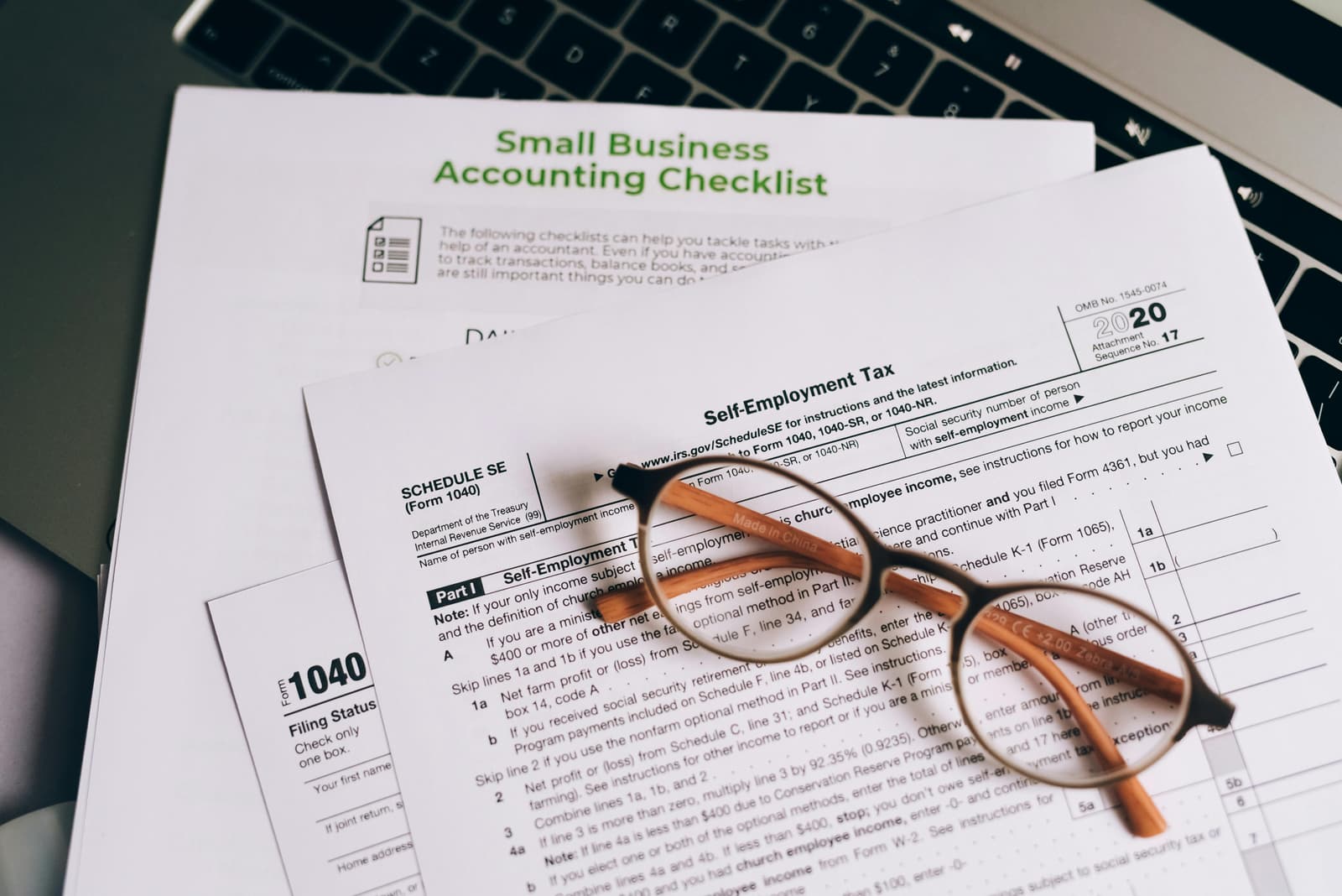 A small-business accounting checklist and tax forms
